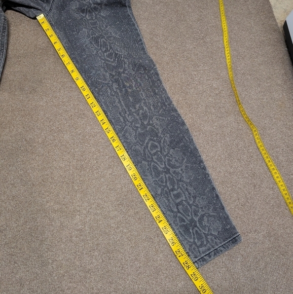 LEVEL 99 (Size 31) Diamond Back Snakeskin Gray Jeans Jeggings - Picture 12 of 12